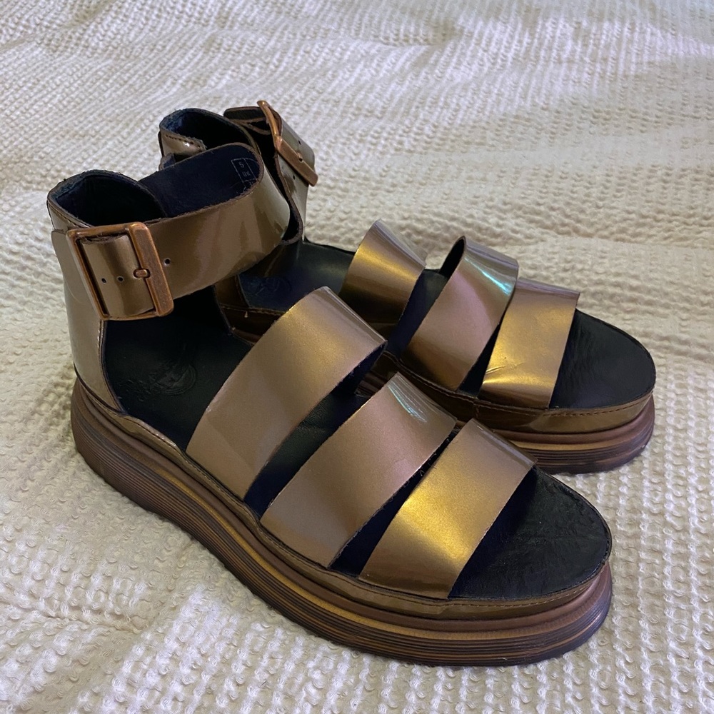 RARE gold/bronze Clarissa doc marten sandals